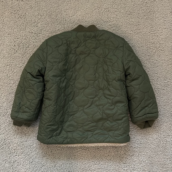 Baby Gap Reversible Army Green Quilted Sherpa Jacket in Size 4T - Picture 2 of 3